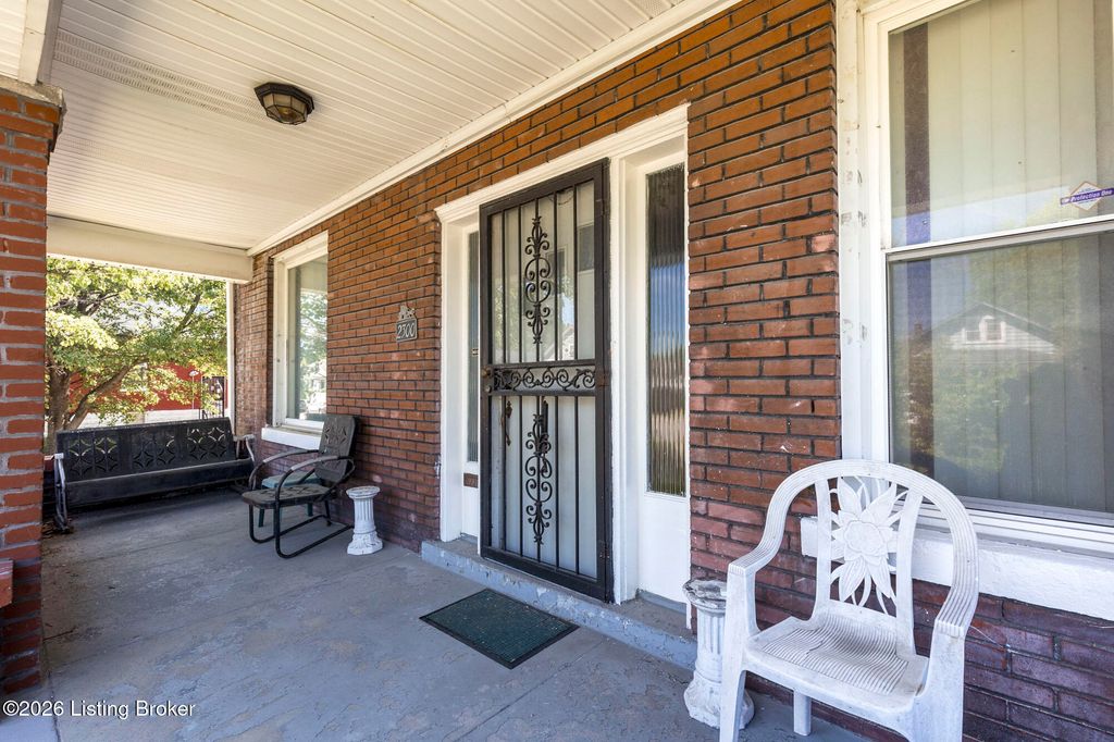 Photo of 2300 Hale Ave, Louisville, KY 40210 (MLS # 1715284)