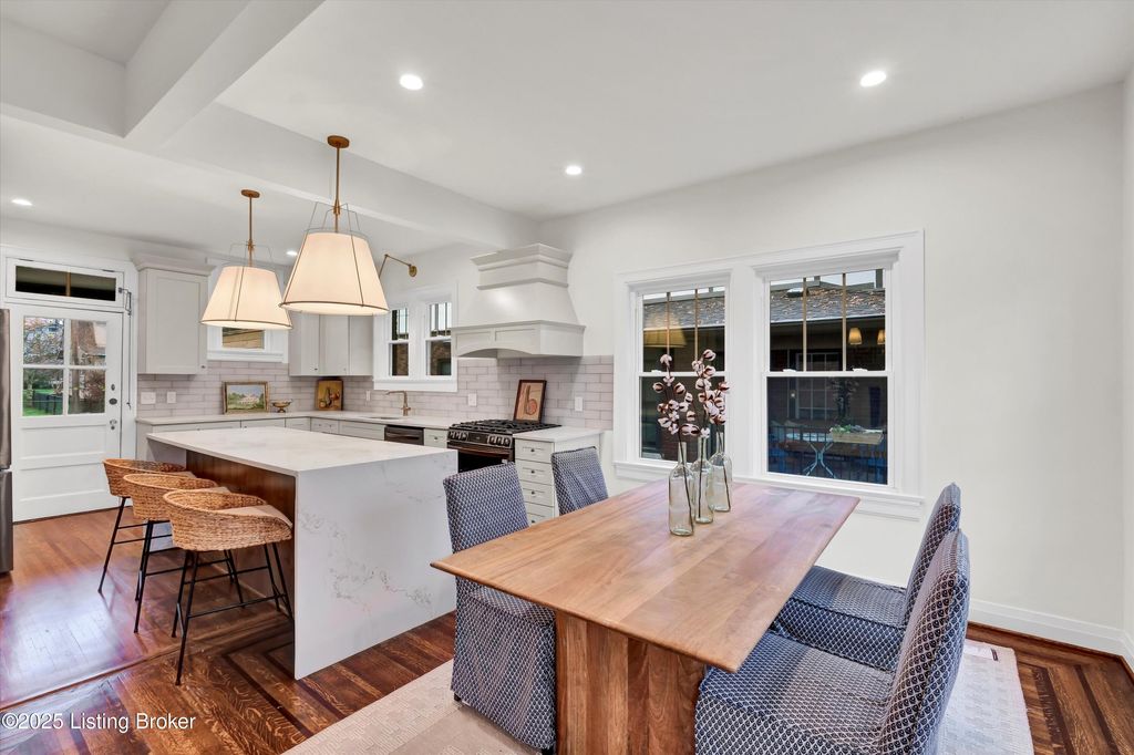 Photo of 2436 Broadmeade Rd, Louisville, KY 40205 (MLS # 1707232)