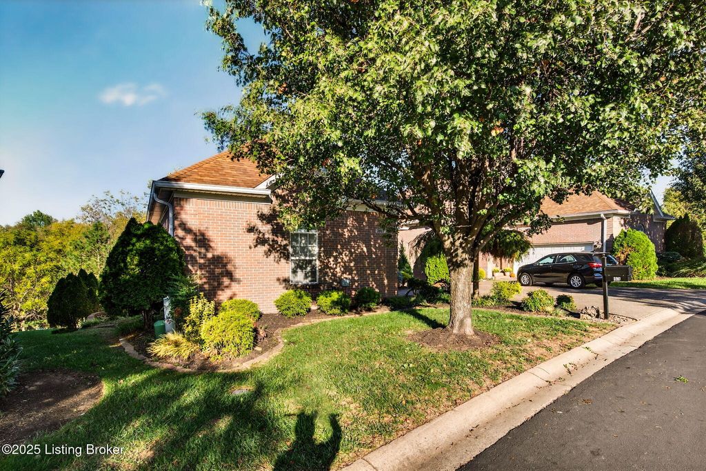 Photo of 3207 Hurstbourne Springs Dr, Louisville, KY 40220 (MLS # 1701658)