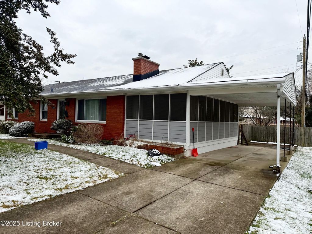 Photo of 3302 Goldsmith Ln, Louisville, KY 40220 (MLS # 1704999)