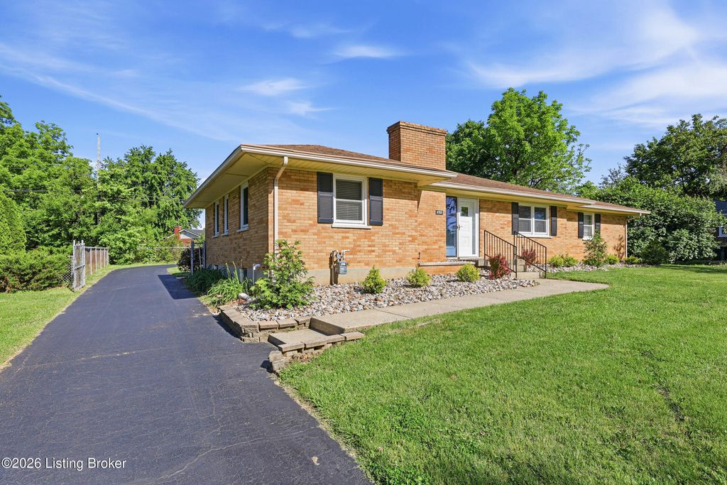 Photo of 4709 Clarmar Rd, Jeffersontown, KY 40299 (MLS # 1716781)