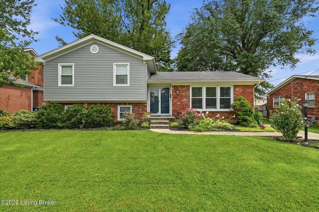 Photo of 3102 Pomeroy Dr, Louisville, KY 40220 (MLS # 1726351)