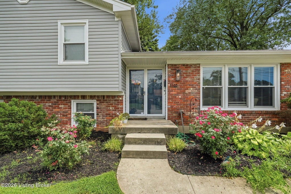 Photo of 3102 Pomeroy Dr, Louisville, KY 40220 (MLS # 1726351)