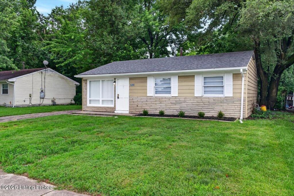 Photo of 5200 Alba Way, Louisville, KY 40213 (MLS # 1721842)