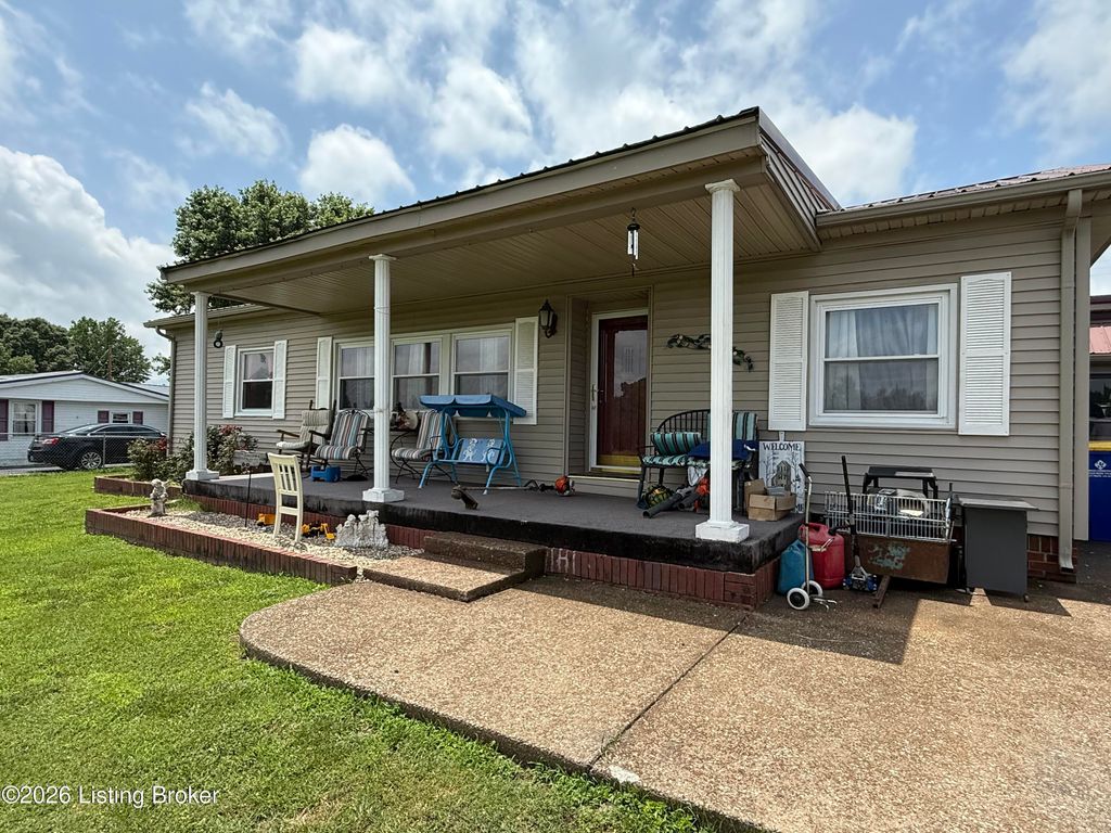 Photo of 425 Oklahoma Rd, Bee Spring, KY 42207 (MLS # 1706187)