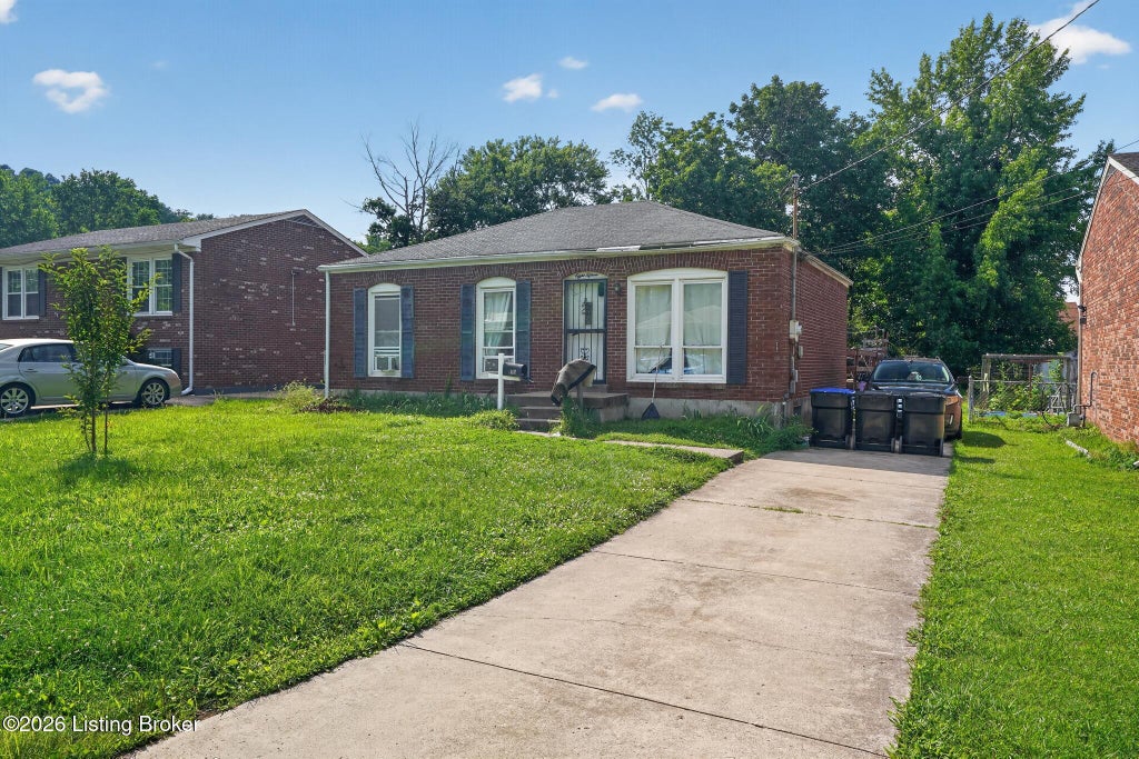 Photo of 815 Iroquois Ave, Louisville, KY 40214 (MLS # 1722598)