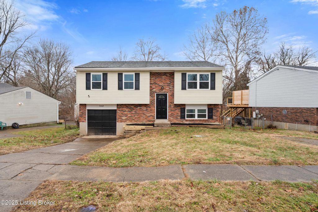 Photo of 5408 Sprigwood Ln, Louisville, KY 40291 (MLS # 1713009)