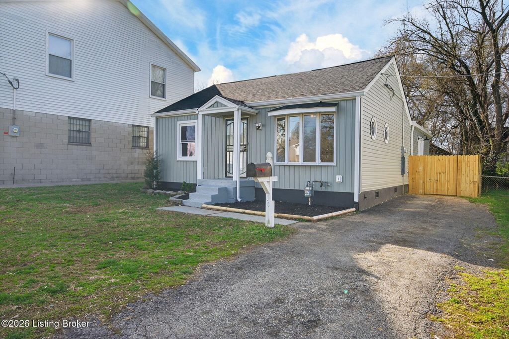 Photo of 102 W Florence Ave, Louisville, KY 40214 (MLS # 1712774)