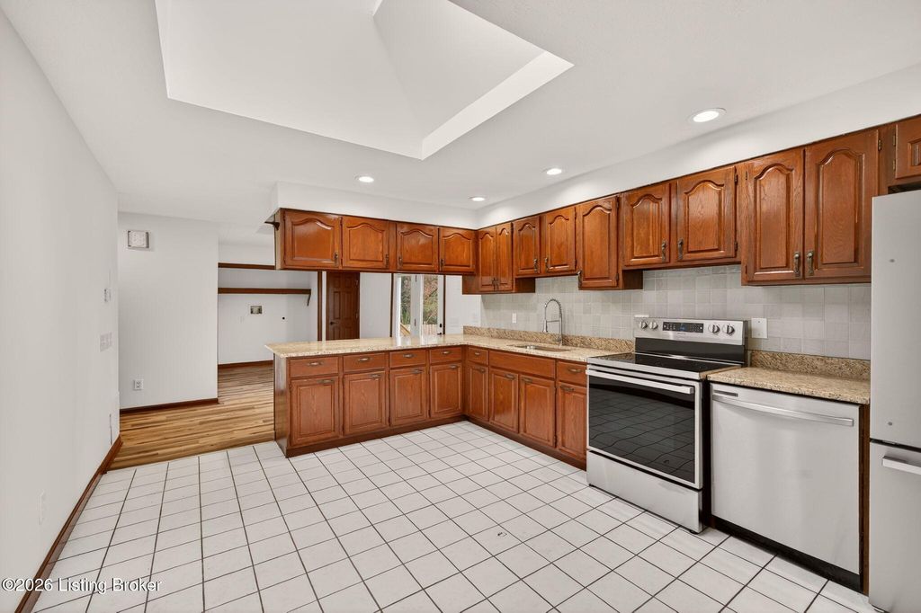 Photo of 102 W Florence Ave, Louisville, KY 40214 (MLS # 1712774)