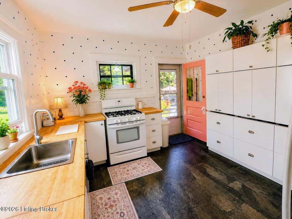 Photo of 116 N 42nd St, Louisville, KY 40212 (MLS # 1721604)
