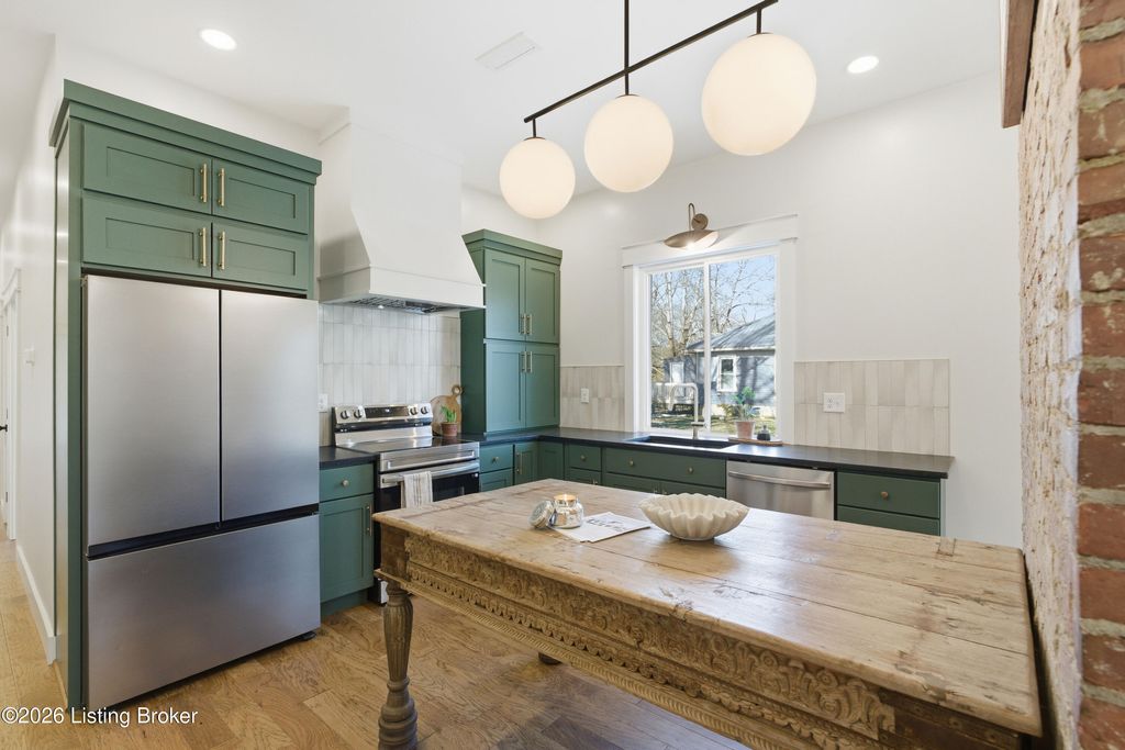 Photo of 842 Kentucky Ave, Frankfort, KY 40601 (MLS # 1709091)