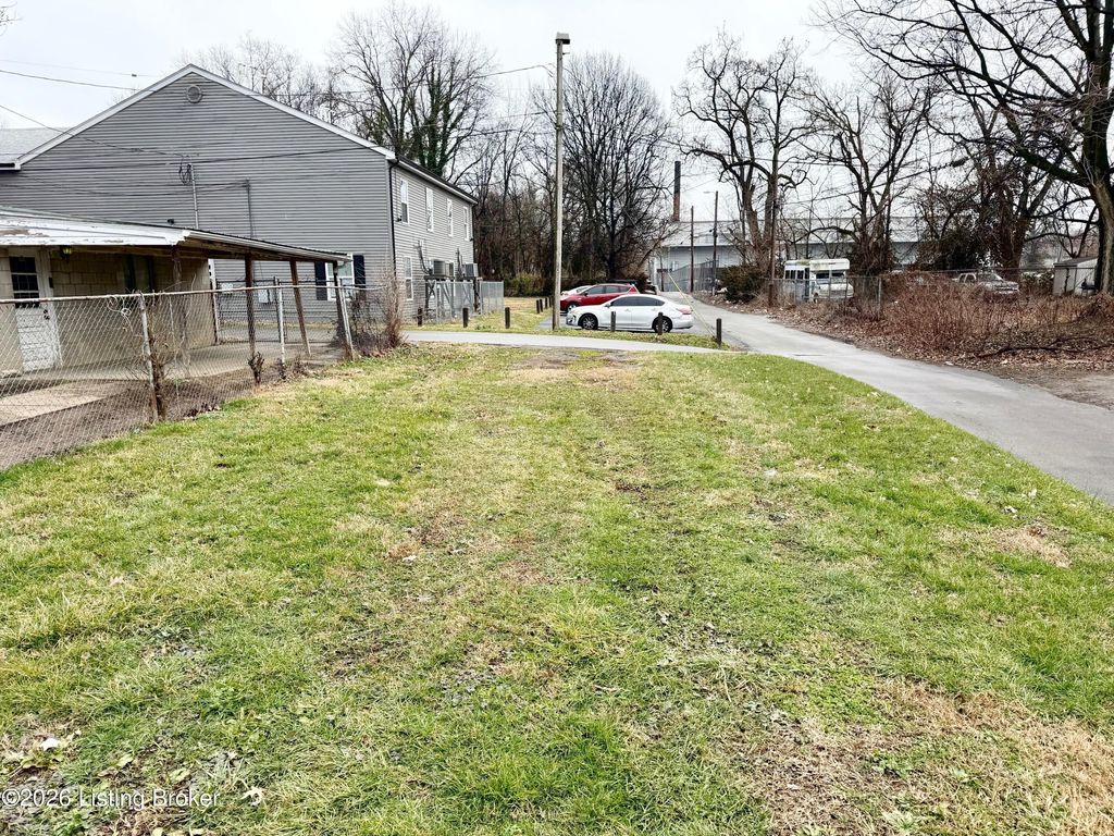 Photo of 1115 S 32nd St, Louisville, KY 40211 (MLS # 1710683)