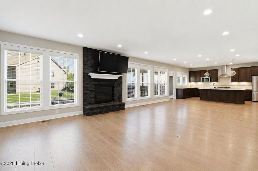 Photo of 2011 Carabiner Way, Louisville, KY 40245 (MLS # 1728817)