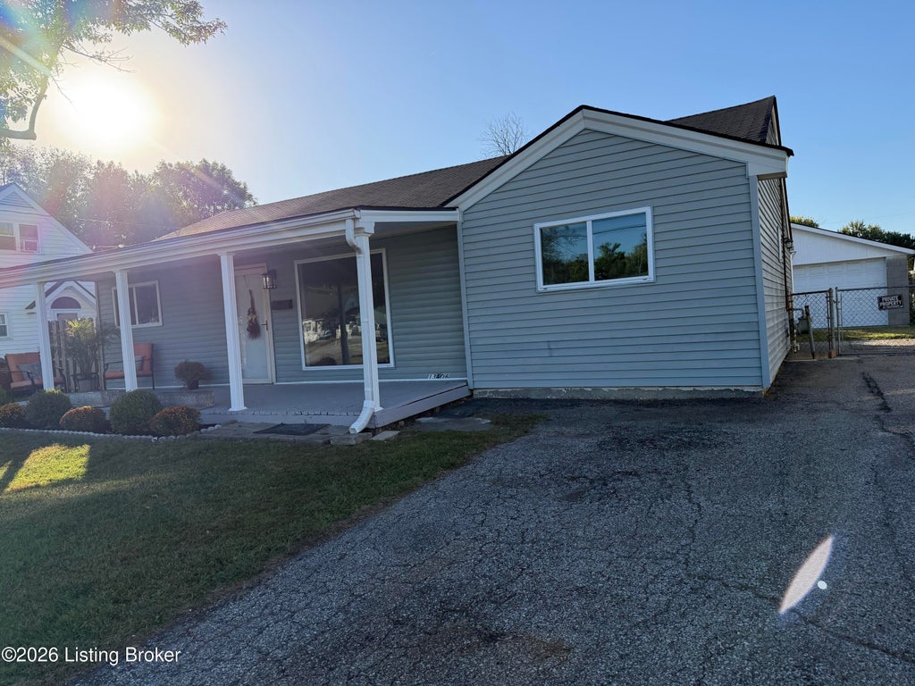 Photo of 13406 Kinross Blvd, Louisville, KY 40272 (MLS # 1731369)