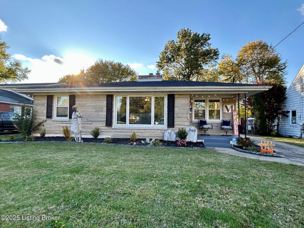 Photo of 7416 Peggy Ave, Louisville, KY 40214 (MLS # 1717361)