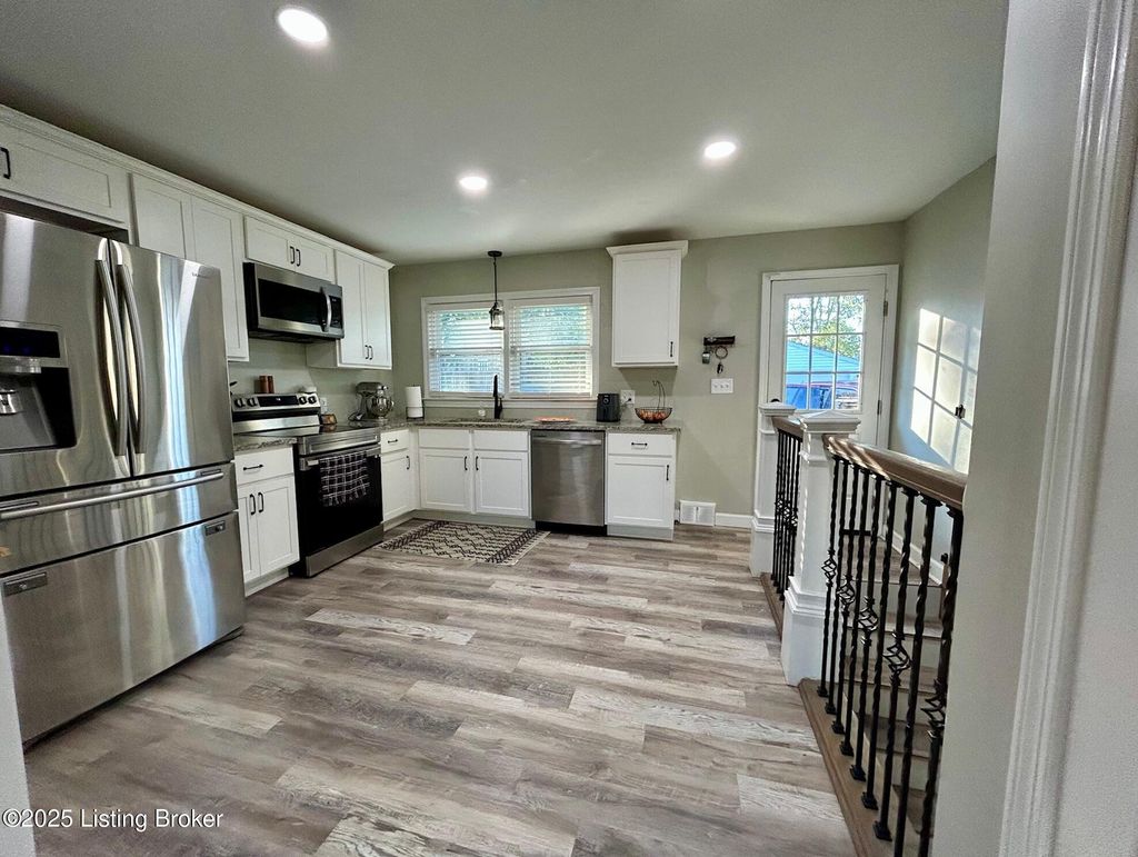 Photo of 7416 Peggy Ave, Louisville, KY 40214 (MLS # 1717361)