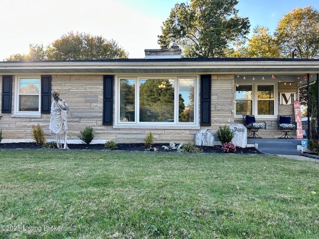 Photo of 7416 Peggy Ave, Louisville, KY 40214 (MLS # 1717361)