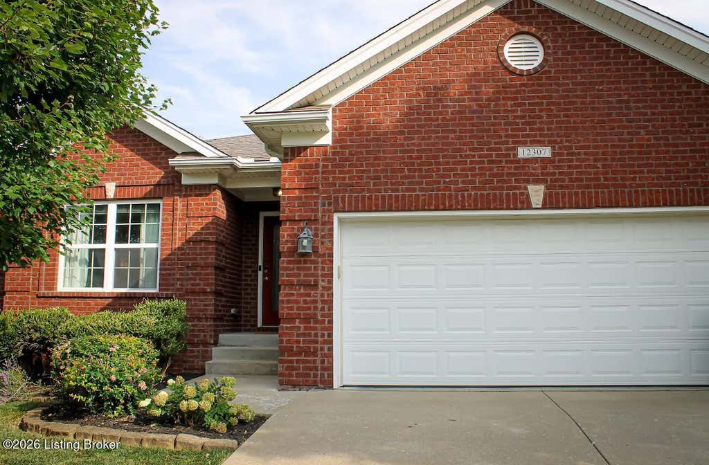 Photo of 12307 Amber Woods Ct, Louisville, KY 40245 (MLS # 1725911)