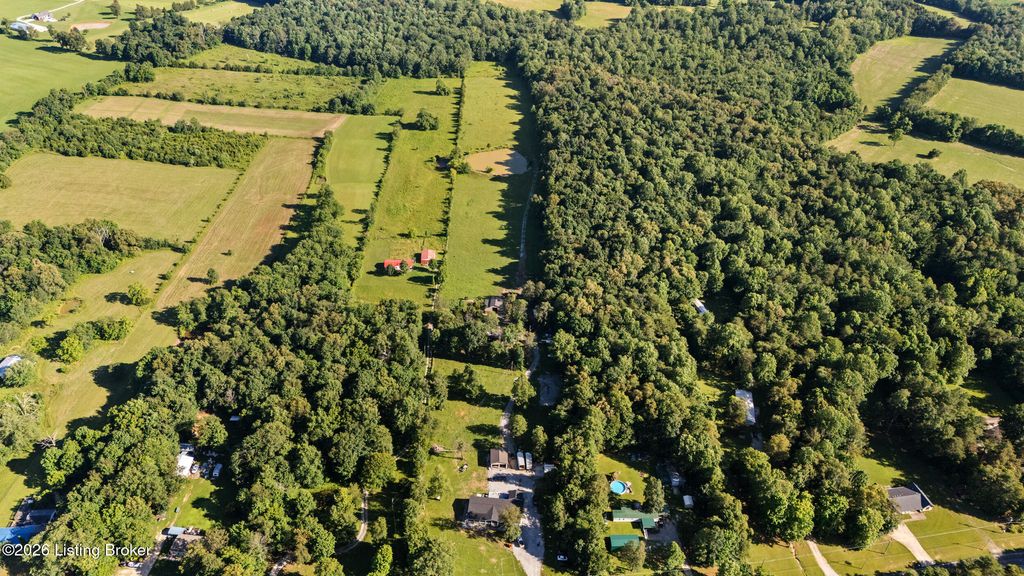 Photo of 6205 Valley Creek Rd, Elizabethtown, KY 42701 (MLS # 1721818)