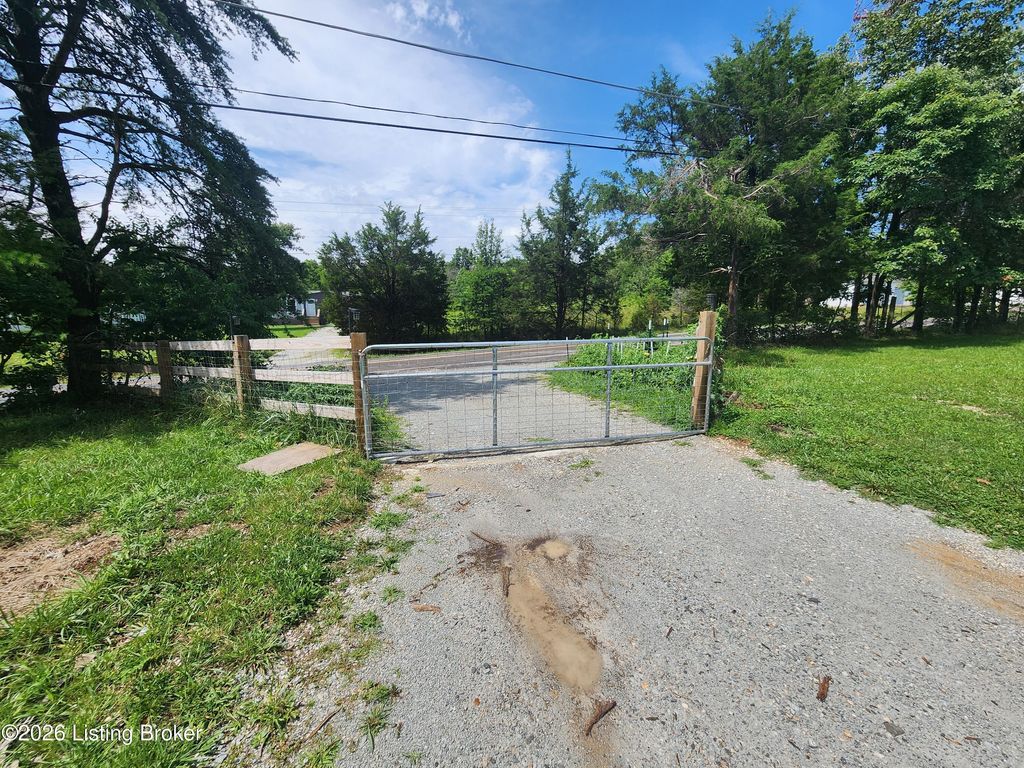 Photo of 6205 Valley Creek Rd, Elizabethtown, KY 42701 (MLS # 1721818)