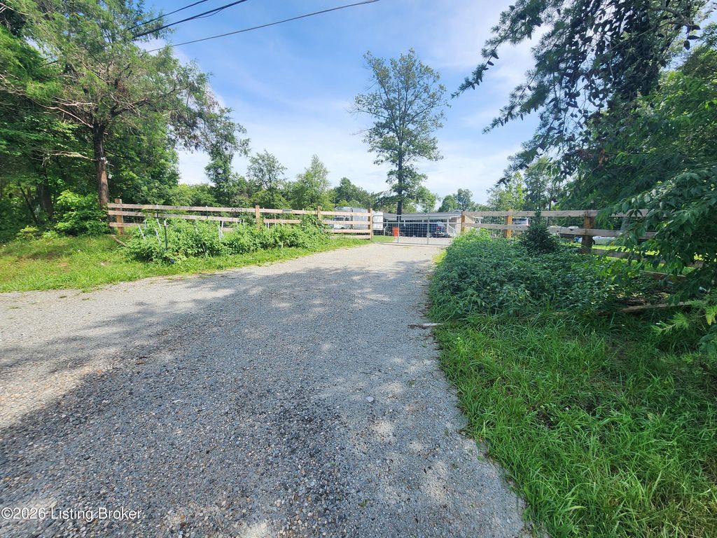 Photo of 6205 Valley Creek Rd, Elizabethtown, KY 42701 (MLS # 1721818)