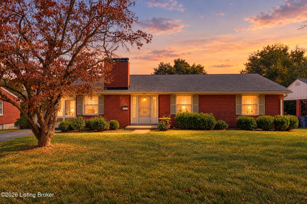Photo of 921 Ashland Ave, Shelbyville, KY 40065 (MLS # 1731603)