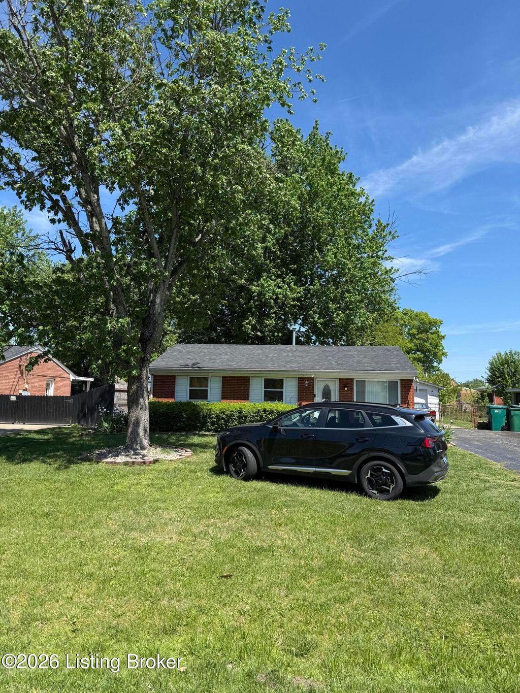 Photo of 140 Starlite Dr, Louisville, KY 40229 (MLS # 1715004)