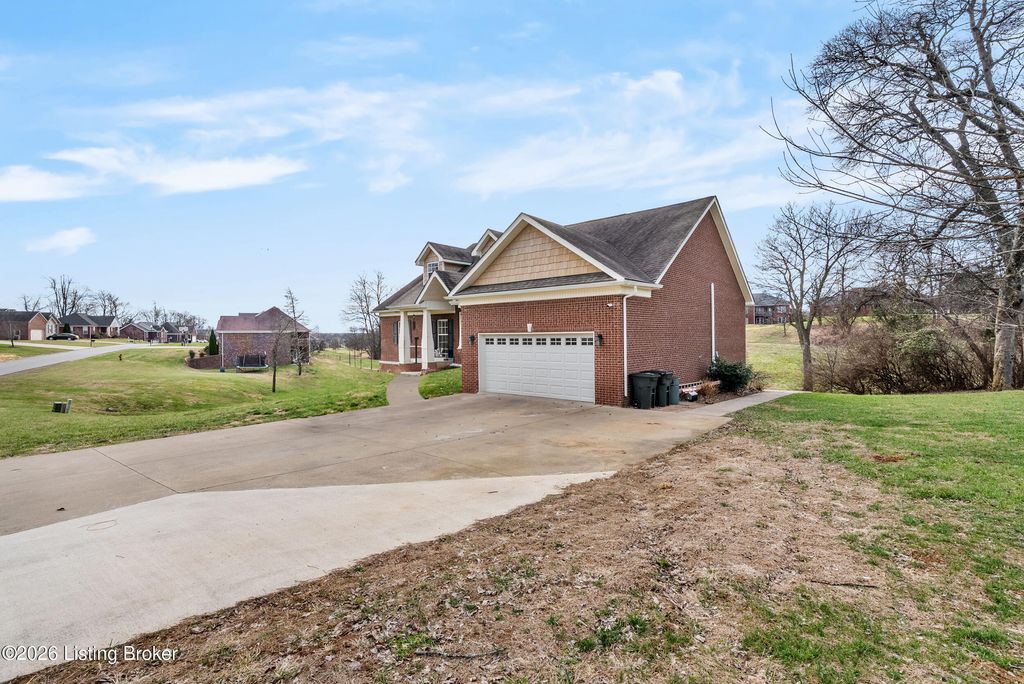 Photo of 122 N Howard St, Bardstown, KY 40004 (MLS # 1707049)