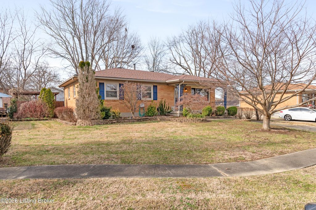Photo of 10008 John Silver Ct, Louisville, KY 40229 (MLS # 1706982)
