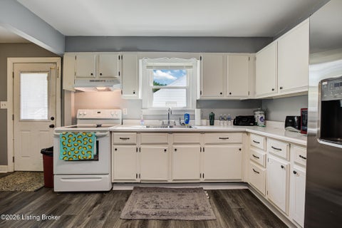 Tiny photo for 5003 Feys Dr, Louisville, KY 40216 (MLS # 1729631)