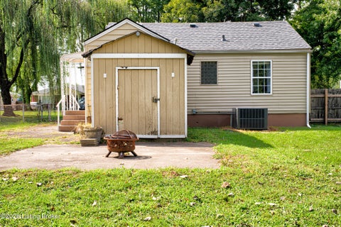 Tiny photo for 5003 Feys Dr, Louisville, KY 40216 (MLS # 1729631)