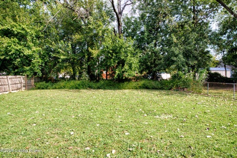 Tiny photo for 5003 Feys Dr, Louisville, KY 40216 (MLS # 1729631)
