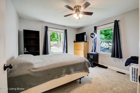 Tiny photo for 5003 Feys Dr, Louisville, KY 40216 (MLS # 1729631)