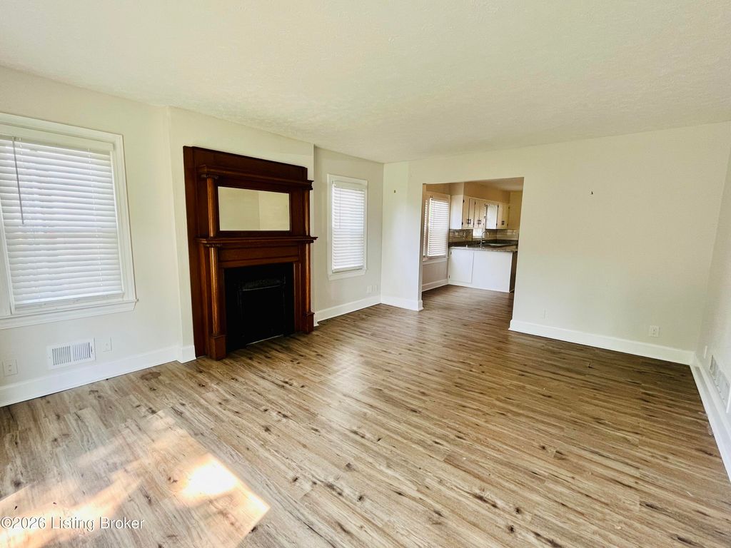 Photo of 4832 S 6th St, Louisville, KY 40214 (MLS # 1715103)