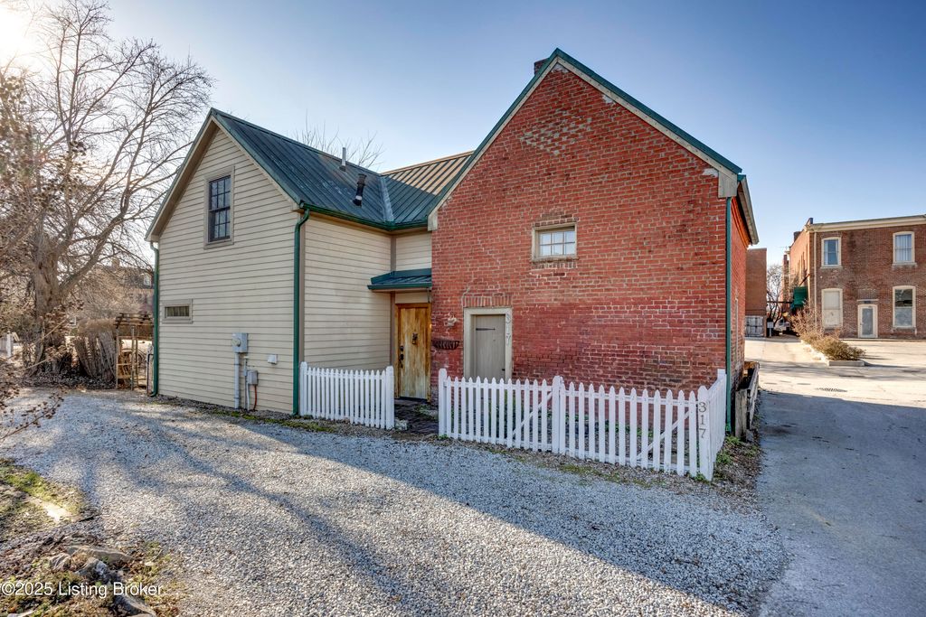 Photo of 317 Raspberry Alley Aly, Bardstown, KY 40004 (MLS # 1705736)