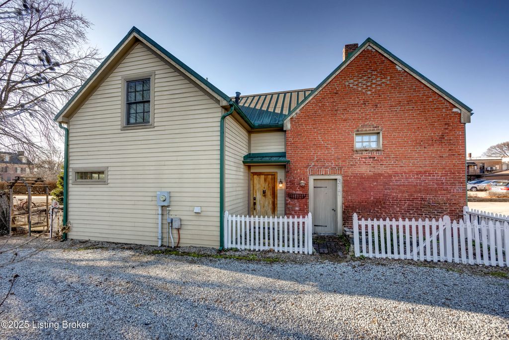 Photo of 317 Raspberry Alley Aly, Bardstown, KY 40004 (MLS # 1705736)