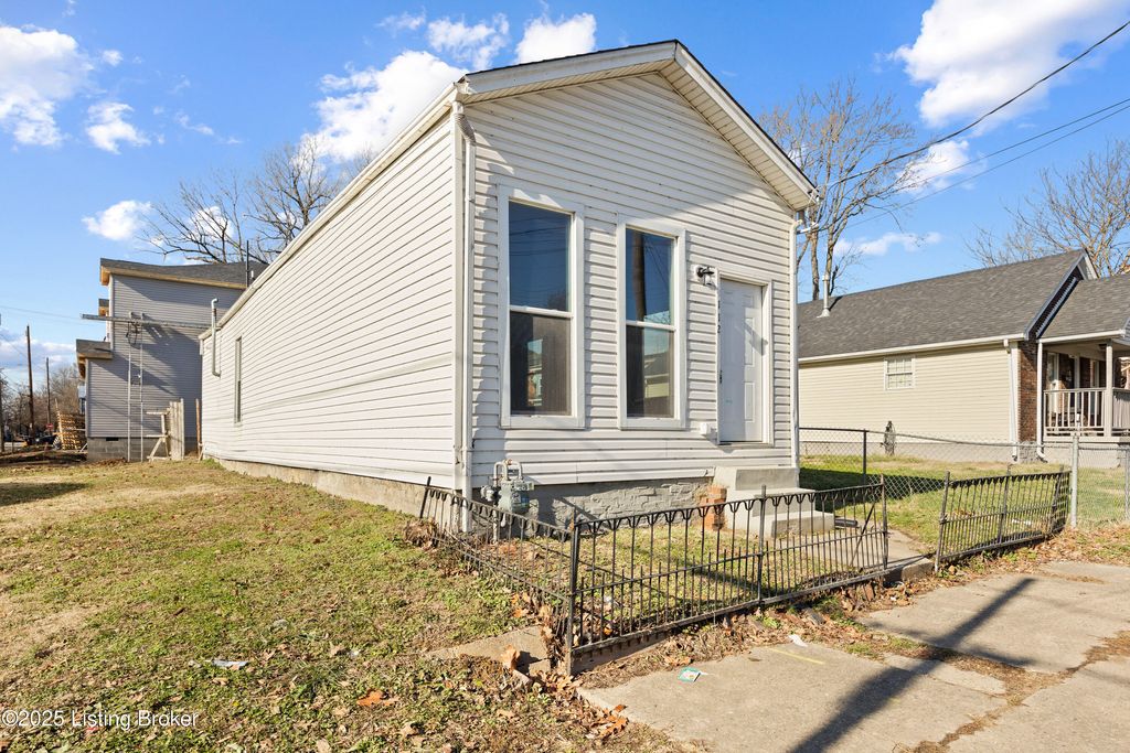 Photo of 112 Dr W J Hodge St, Louisville, KY 40203 (MLS # 1705566)