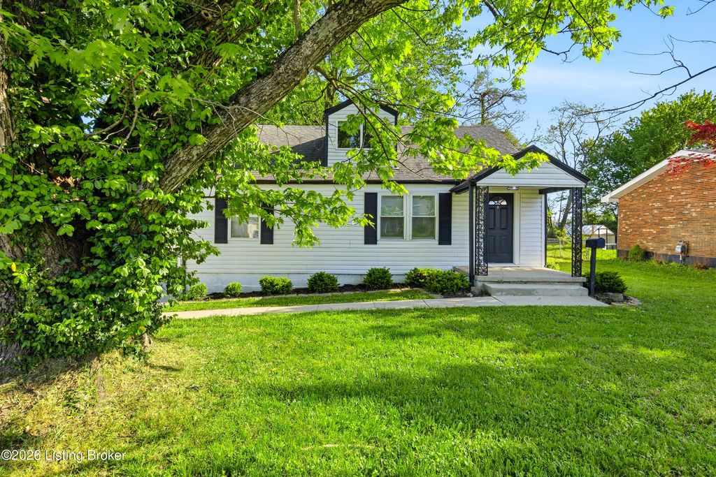 Photo of 116 Fairview Ct, Eminence, KY 40019 (MLS # 1715212)