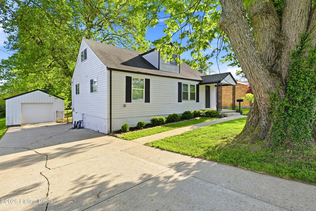 Photo of 116 Fairview Ct, Eminence, KY 40019 (MLS # 1715212)