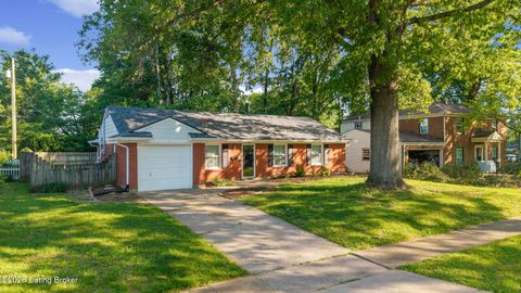 Photo of 8406 Bayou Way, Louisville, KY 40242 (MLS # 1717362)