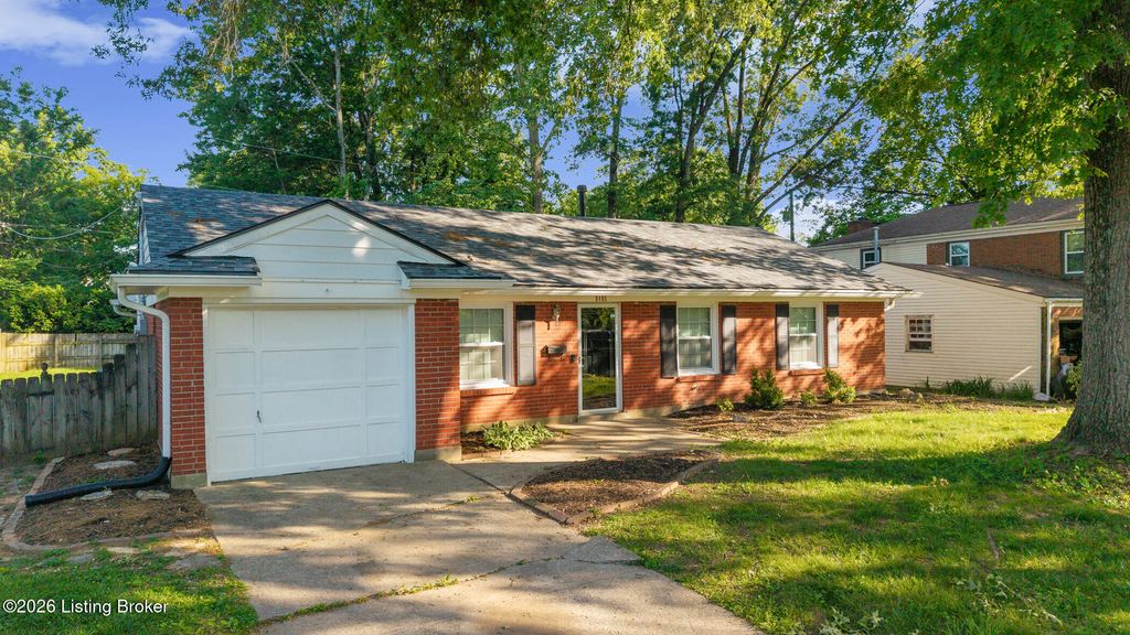 Photo of 8406 Bayou Way, Louisville, KY 40242 (MLS # 1717362)