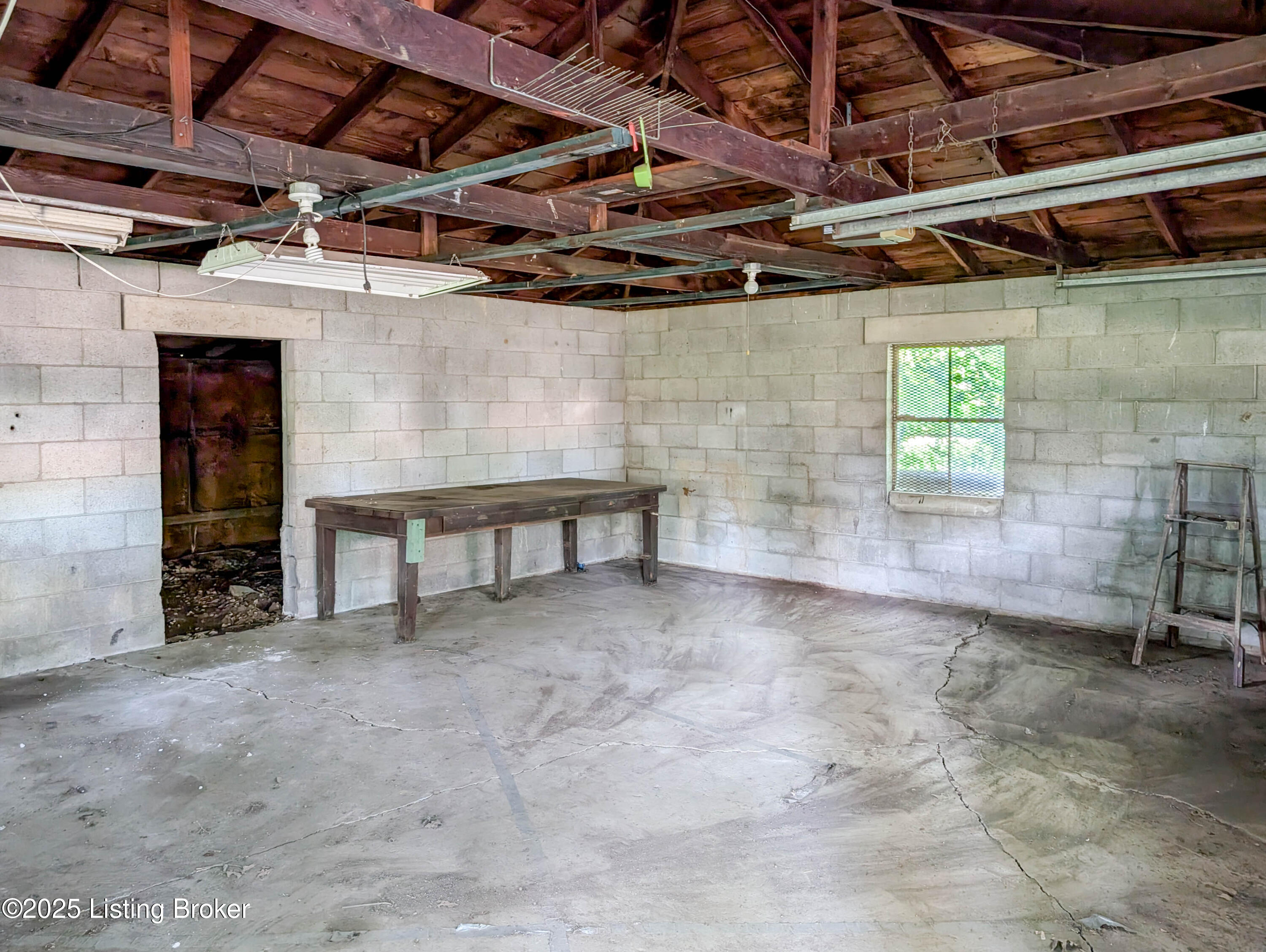 6513 Upper Hunters Trace, Louisville, Pennsylvania image 11