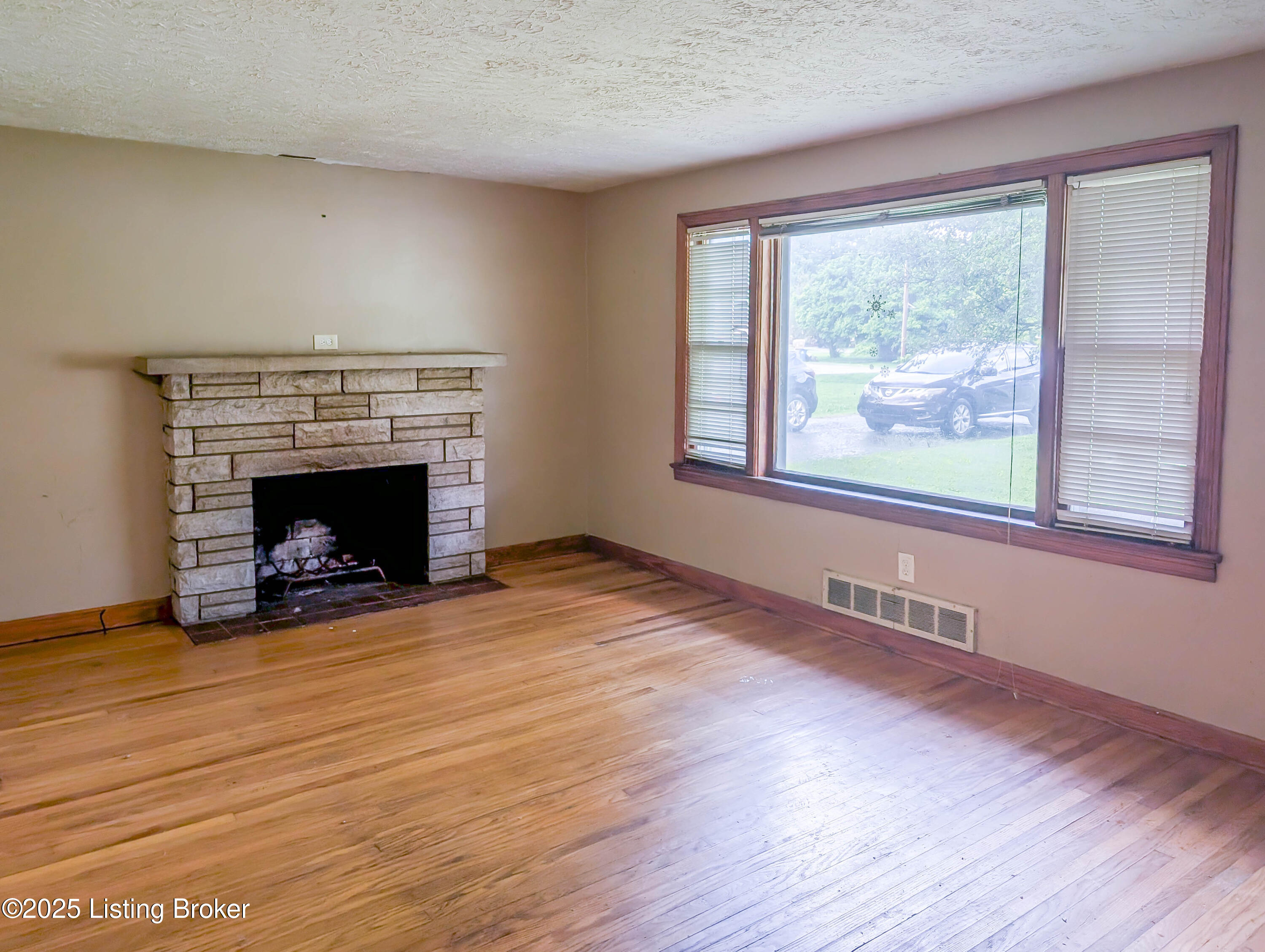 6513 Upper Hunters Trace, Louisville, Pennsylvania image 2