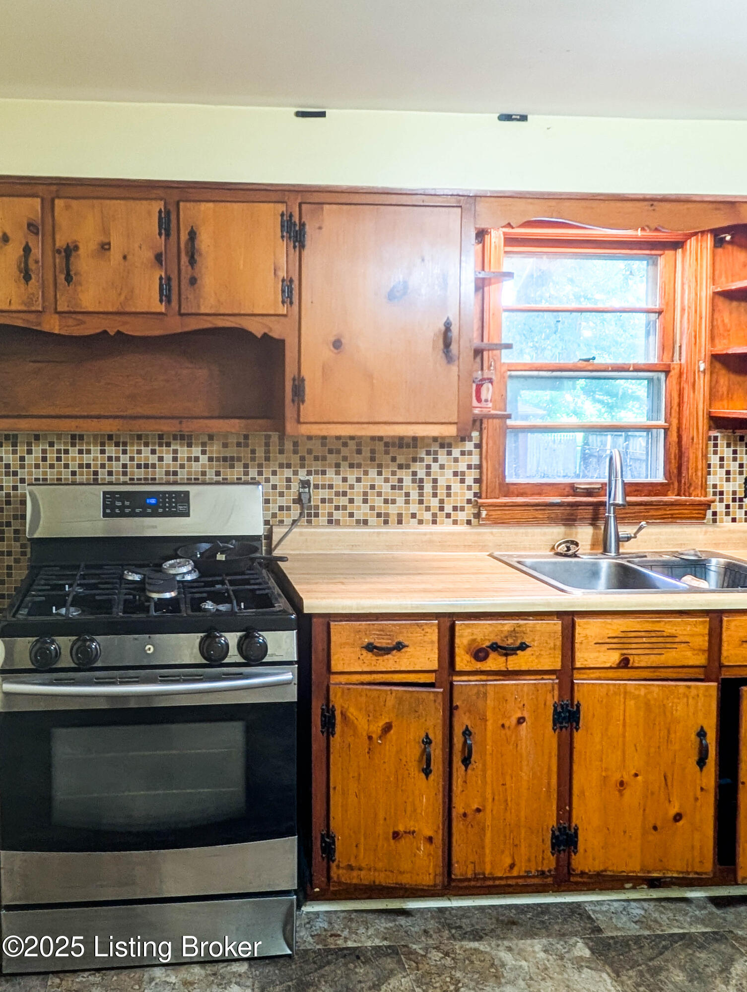 6513 Upper Hunters Trace, Louisville, Pennsylvania image 3