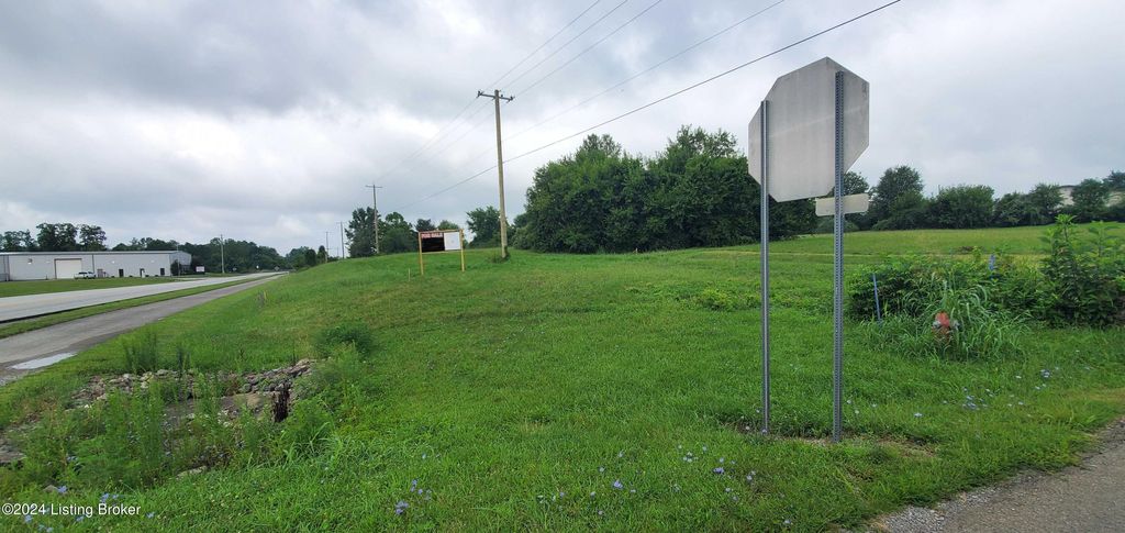 Photo of 2100 Allen Ln, La Grange, KY 40031 (MLS # 1667402)