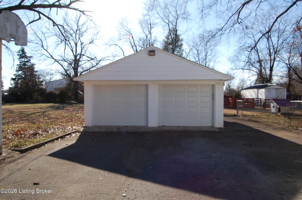 Photo of 4030 Crawford Ave, Louisville, KY 40218 (MLS # 1707587)