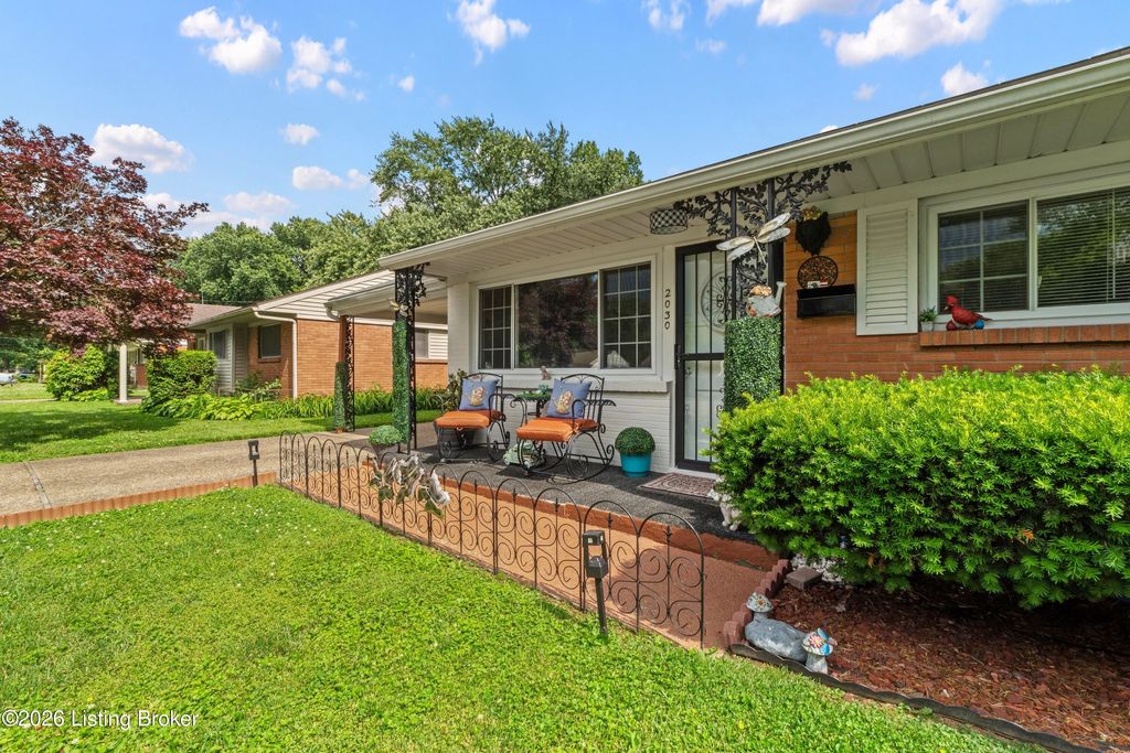 Photo of 2030 Kendall Ln, Louisville, KY 40216 (MLS # 1718319)