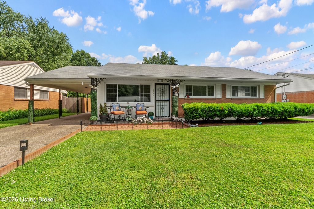 Photo of 2030 Kendall Ln, Louisville, KY 40216 (MLS # 1718319)