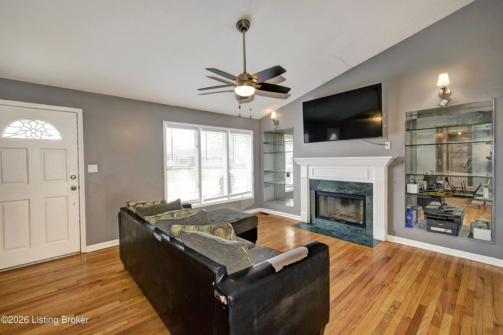 Photo of 3114 Sudbury Ln, Louisville, KY 40220 (MLS # 1712947)