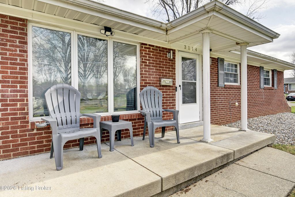 Photo of 3114 Sudbury Ln, Louisville, KY 40220 (MLS # 1712947)